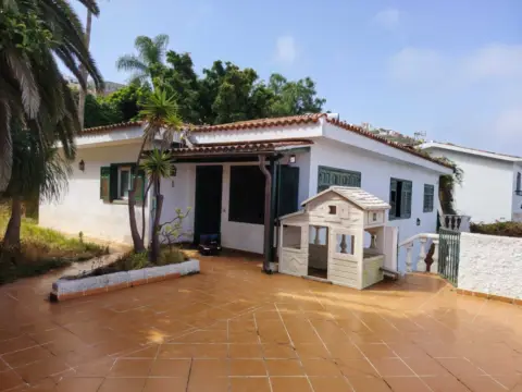 Chalet unifamiliar en calle Laurisilva, 53