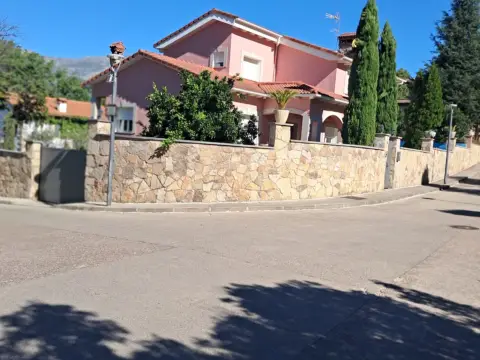 Chalet unifamiliar en Avenida de la Madre Maravillas, 33