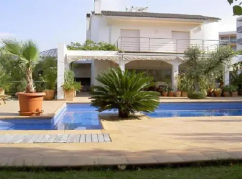 Chalet unifamiliar en Carrer del Cap Blanc, 10