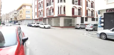 Local comercial en calle de Manuel de Falla, 2