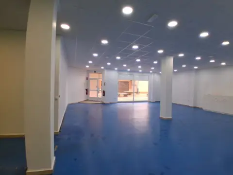 Local comercial en Avenida de Yecla, 8