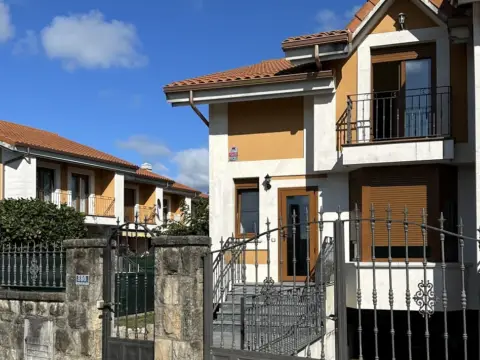 Chalet adosado en calle del Carre, 10