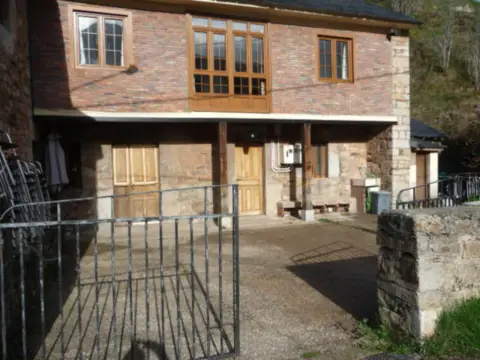 Casa rústica en Carretera Principal, 29