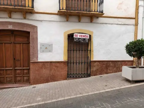 Casa adosada en calle de Ramón y Cajal, 22