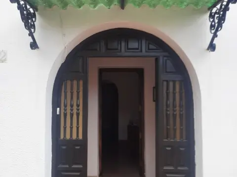 Casa adosada en calle de la Rioja, 12