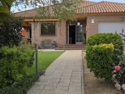 Chalet unifamiliar en calle de Luis Tristán, 5