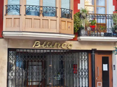 Local comercial en calle de los Portales, 15