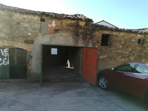 Casa adossada a calle de la Fragua, 6