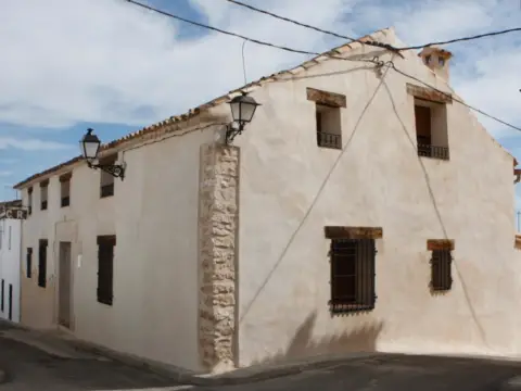 Casa rústica en calle Castillejos, 3