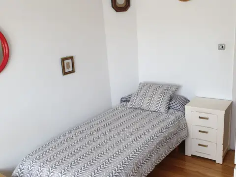Habitación en calle de Colombia, 8