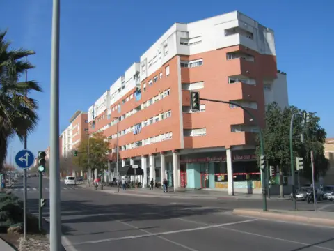 Local comercial en Avenida de al- Nasir, 21