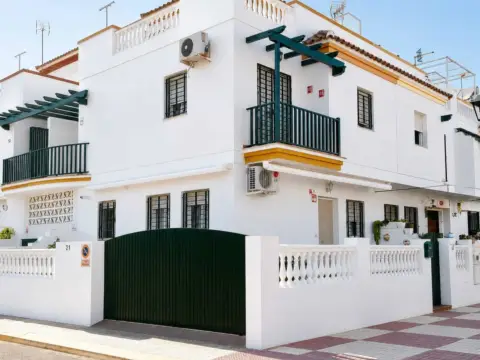 Chalet pareado en Avenida de Rocío Jurado, 1