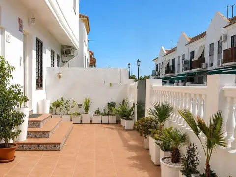 Chalet pareado en Avenida de Rocío Jurado, 1