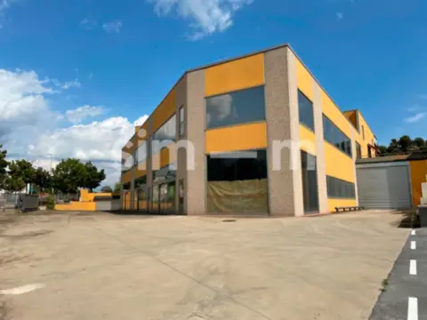Commercial building in Carrer del Mas de la Mora