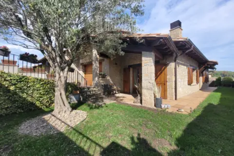 Casa pareada en Carrer del Montseny