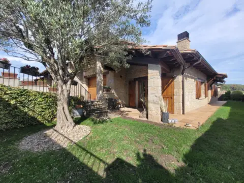 Casa pareada en Carrer del Montseny