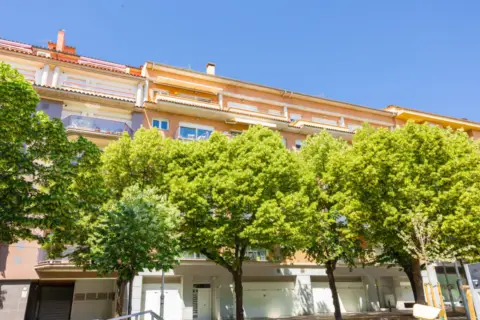 Apartment in Vic