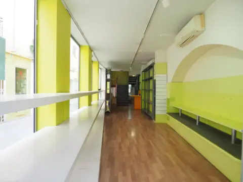 Local comercial en Plaça de les Olles