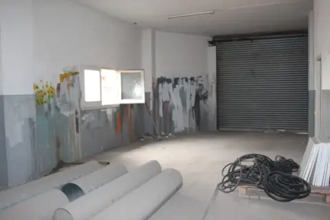 Local comercial en Carrer de Josep Umbert, 130