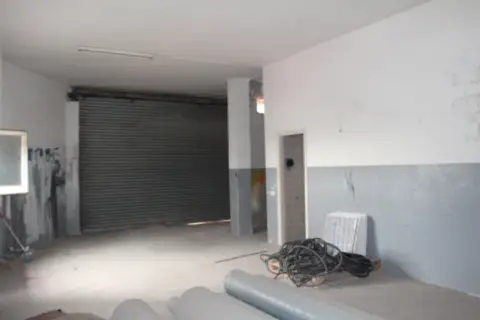 Local comercial en Carrer de Josep Umbert, 130