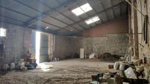 Nave industrial en calle de Hoya Moreno