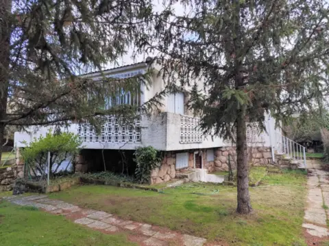 Chalet en Urbanización Chopera