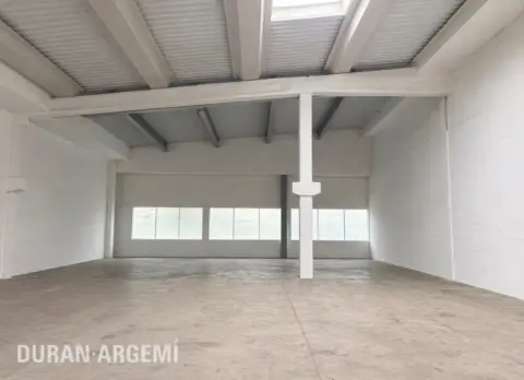 Nave industrial en Carrer de Saturn