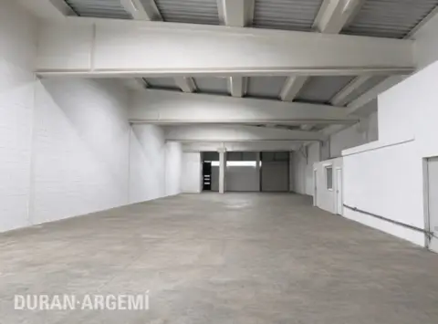 Nave industrial en Carrer de Saturn