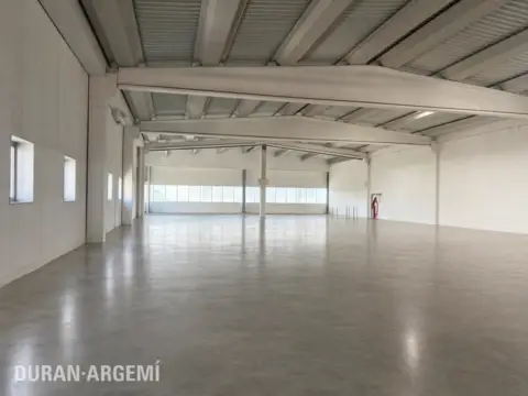 Nave industrial en Carrer de Saturn