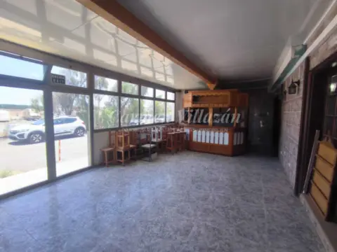 Local comercial en Urbanización Lagos