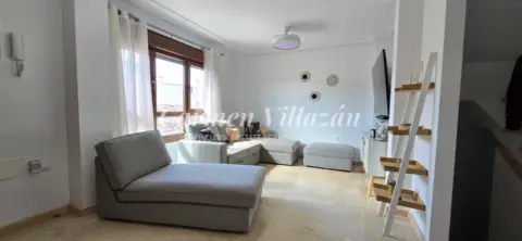 Dúplex en calle Secretario Baez Cabrera