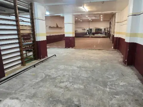 Local comercial en calle de la Duquesa de la Victoria