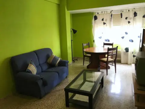 Apartamento en Universidad-Los Lirios