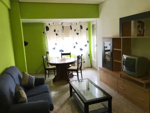 Apartamento en Universidad-Los Lirios