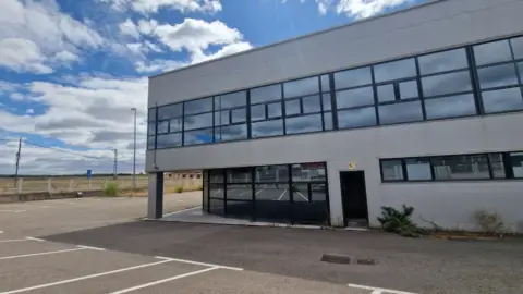 Nave industrial en calle Legardi y Gutierrez Poligono La Albergueria