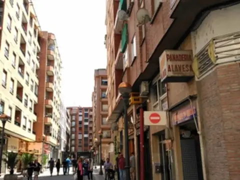 Local comercial en calle de la Industria