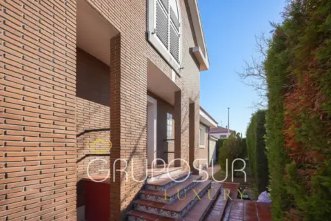 Chalet en calle de Almendro, nº sn