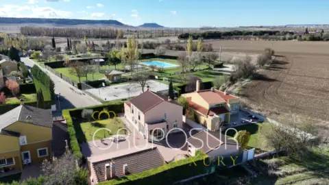 Chalet unifamiliar en Urbanización Cotanillo