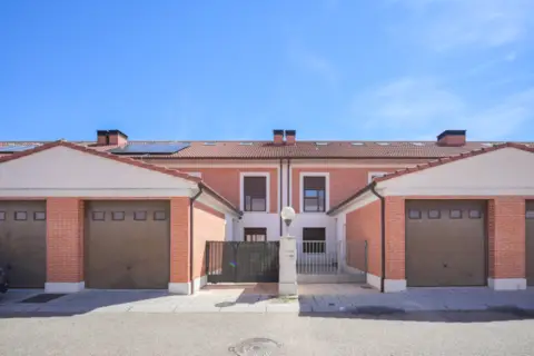 Chalet adosado en calle Arribes del Duero, nº 1