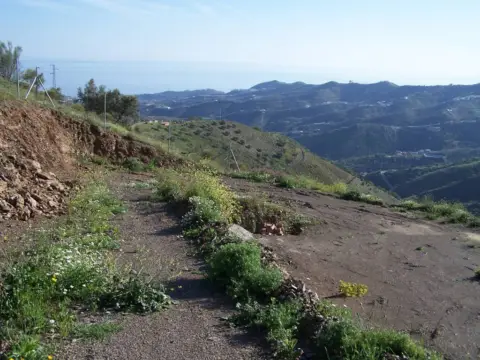 Terreno en Moclinejo