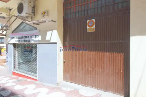 Local comercial en calle de Fray Rafael de Vélez