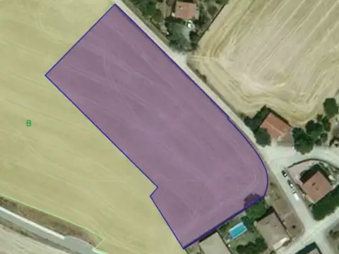 Terreno en calle de Santa Maria