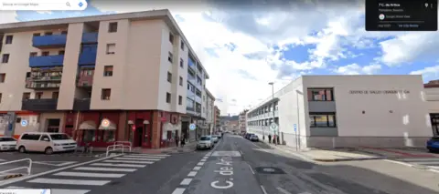 Local comercial en calle Uztarroz