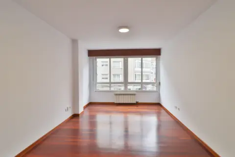Piso en Avenida Rosalía de Castro, 24