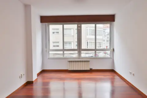 Piso en Avenida Rosalía de Castro, 24