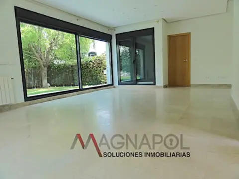 Chalet pareado en El Encinar de los Reyes