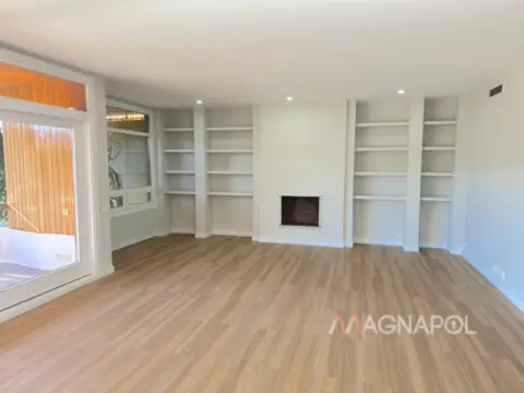 Apartamento en Próximo A Ics