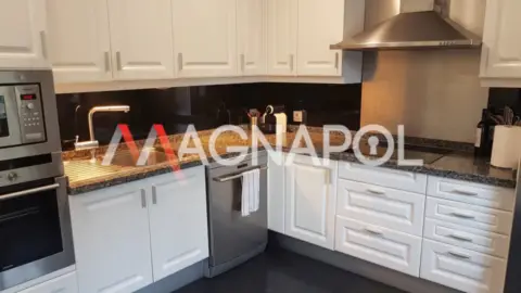 Chalet pareado en Próximo A C.Comercial y Colegio