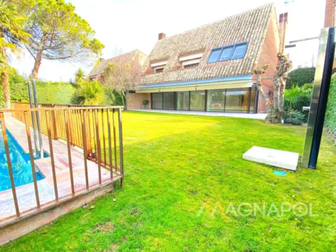 Chalet en Cerca de  C.Comercial y Colegios