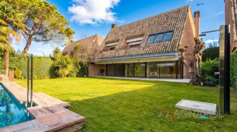 Chalet en Cerca de  C.Comercial y Colegios